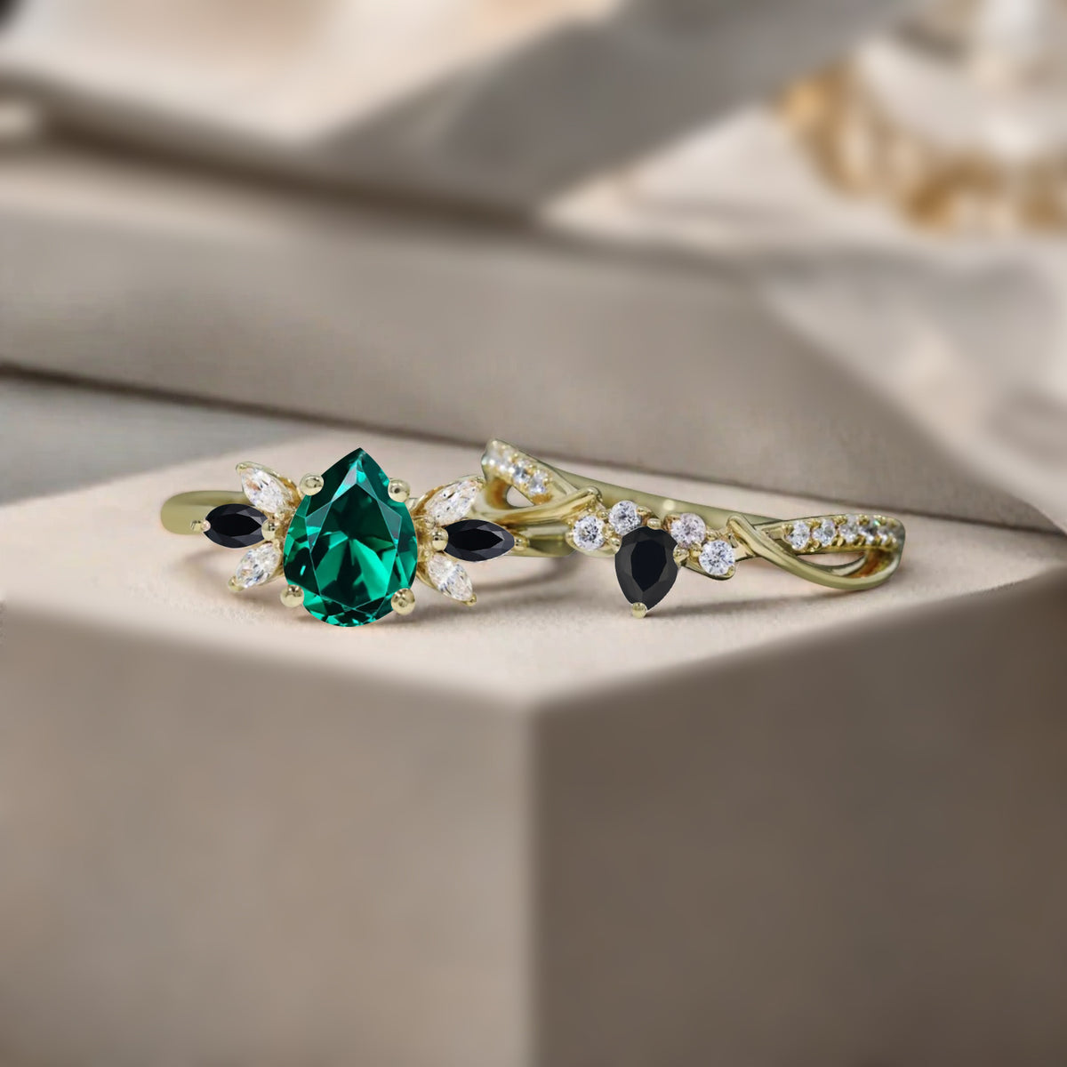 Vintage Emerald Engagement Ring Set Women Unique Rose Gold Pear Shaped Cluster Ring Black Onyx Wedding Ring Bridal Anniversary Gift Ring