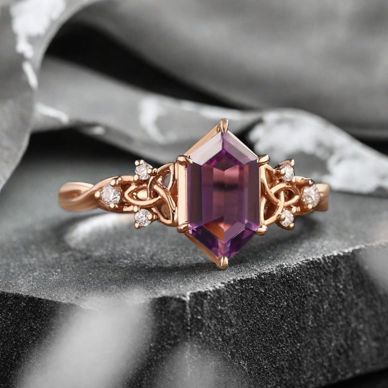 Bague de fiançailles Art déco en labradorite et moissanite taille ovale