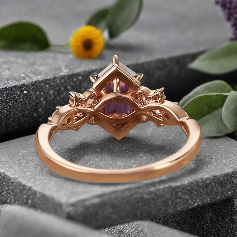 Bague de fiançailles Art déco en labradorite et moissanite taille ovale